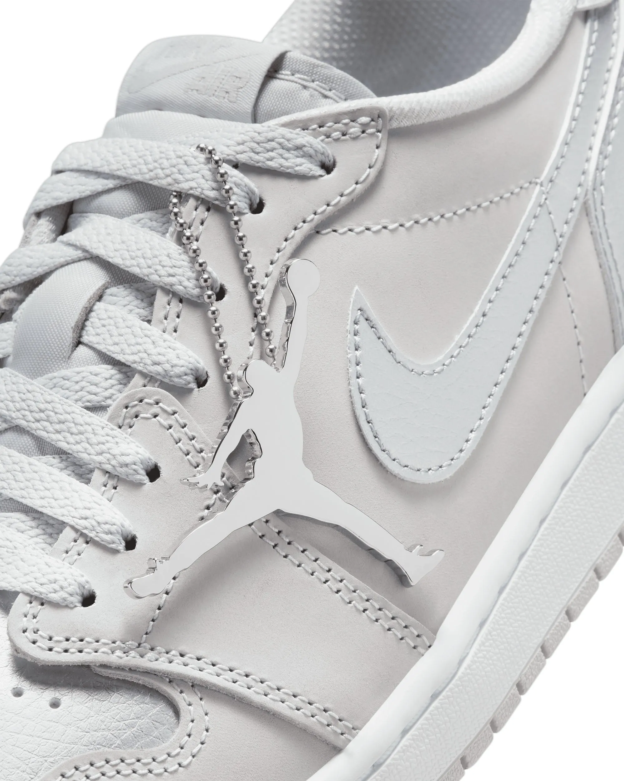 Air Jordan 1 Retro Low OG - Neutral Grey / Metallic Silver / White